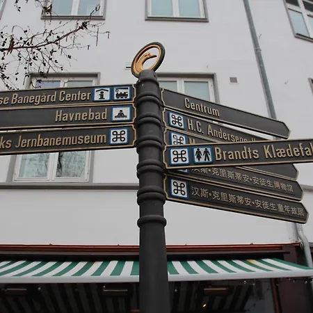 The Cozy Cave Center Apartment