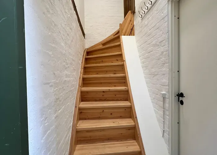 The Cozy Cave Center Apartment *